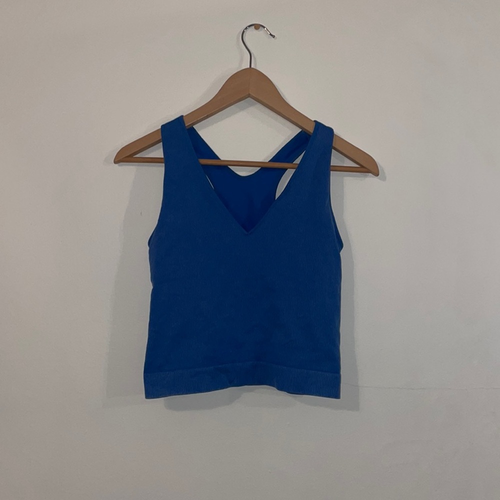 never worn size medium/large joy lab athletic crop top!